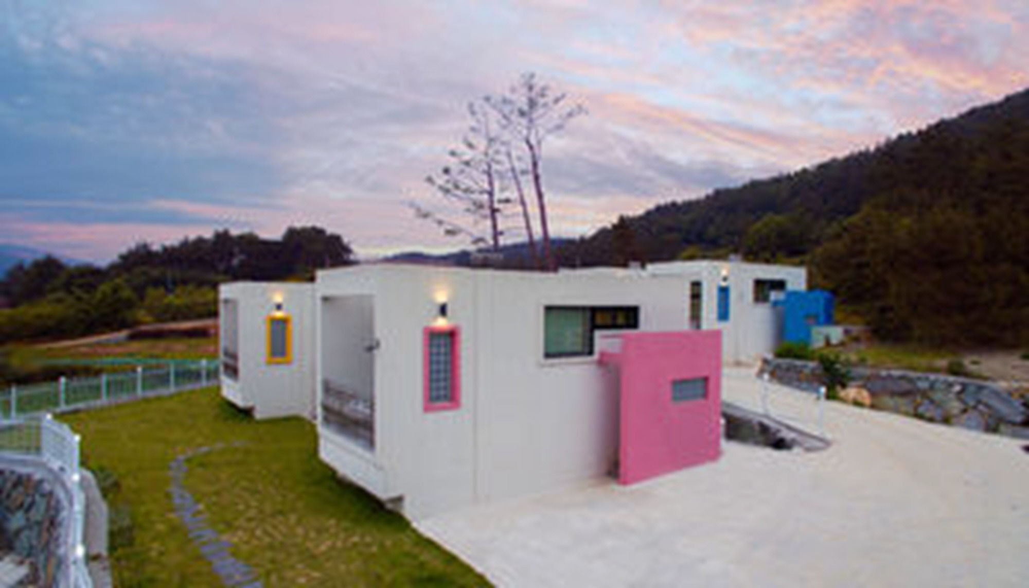Sea & Pine Pension Namhae Exterior foto